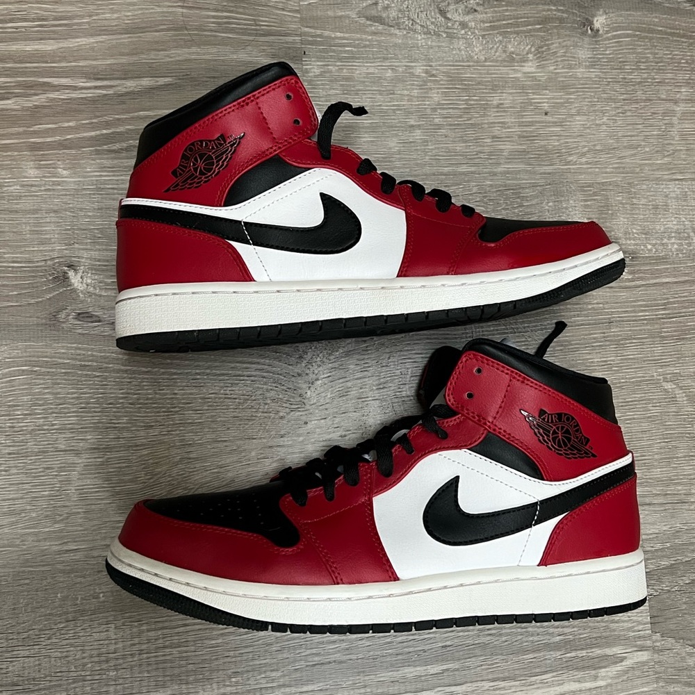 ***SOLD***Air Jordan 1 Mid “Chicago” sneakers - Men’s size 10